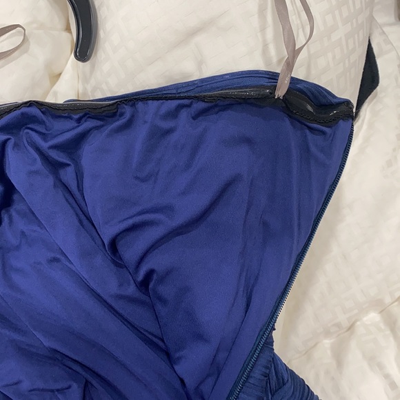 HALSTON HARITAGE GOWN - Picture 10 of 11